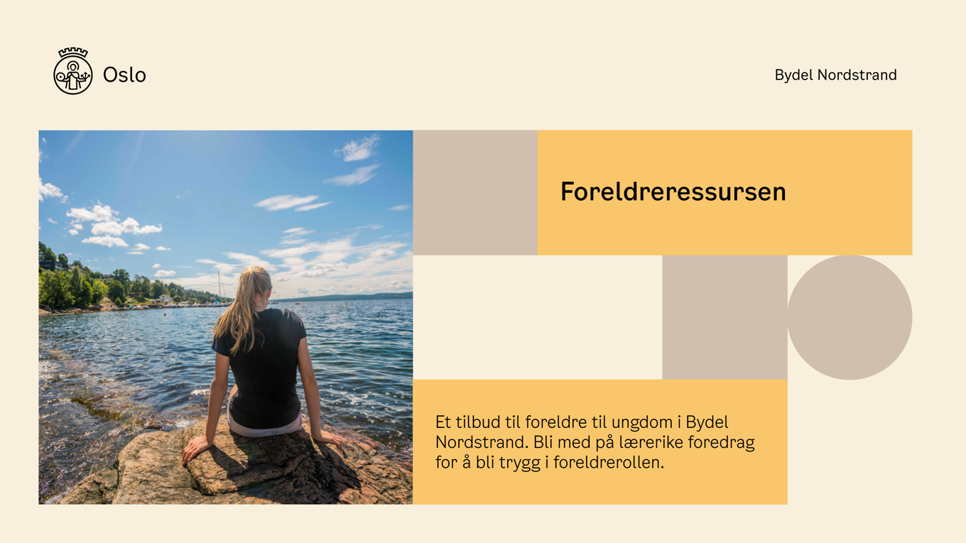Dame som sitter og ser utover et vann